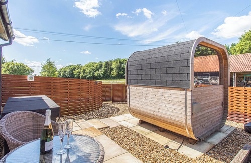 Hethel Cottage | 4 bedroom accommodation in Tacolneston