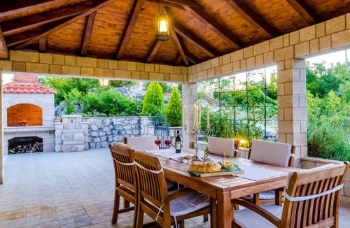 Gromaca House | 4 bedroom accommodation in Gromaca