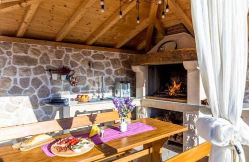 Gromaca House | 4 bedroom accommodation in Gromaca