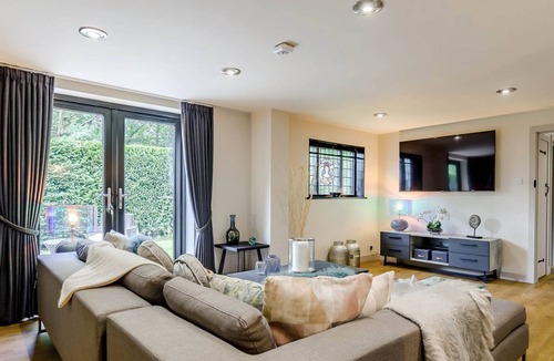 Worth Cottage | 4 bedroom accommodation in Felbridge