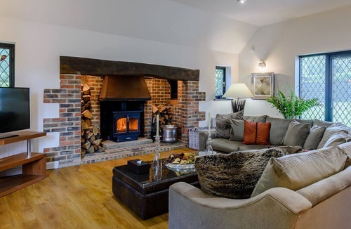 Worth Cottage | 4 bedroom accommodation in Felbridge