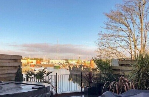 Oulton Broad Cottage | 4 bedroom accommodation in Lowestoft