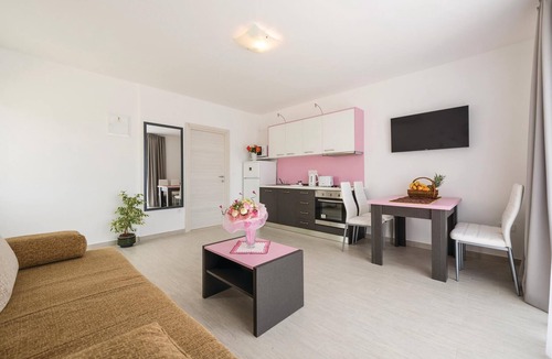 Popovici House | 4 bedroom accommodation in Radovcici