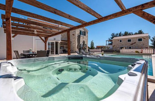 Zaton House | 4 bedroom accommodation in Zaton