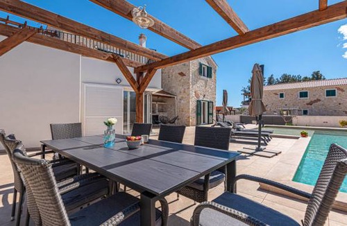 Zaton House | 4 bedroom accommodation in Zaton