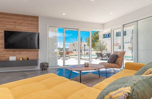 Zaton House | 4 bedroom accommodation in Zaton