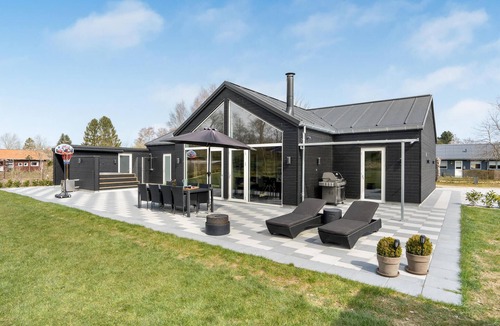 Ørsted House | 4 bedroom accommodation in Ørsted