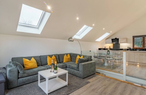 Rastrick Cottage | 4 bedroom accommodation in Elland