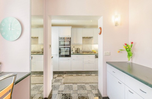 Middleton-on-Sea Cottage | 4 bedroom accommodation in Elmer