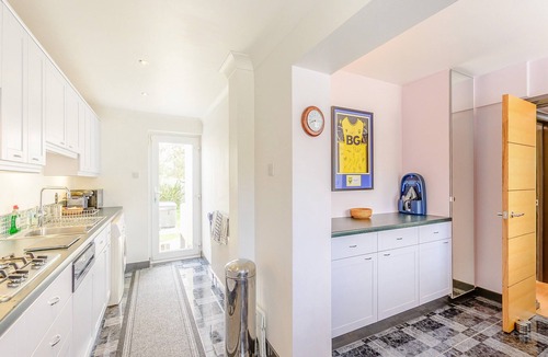 Middleton-on-Sea Cottage | 4 bedroom accommodation in Elmer