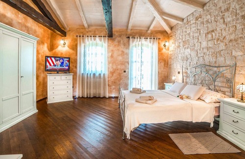 Farini House | 4 bedroom accommodation in Visnjan