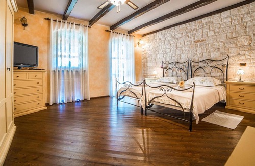 Farini House | 4 bedroom accommodation in Visnjan