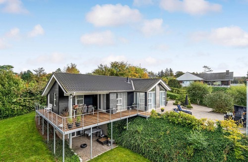 Hvalpsund House | 4 bedroom accommodation in Farsø