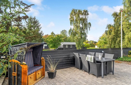 Hvalpsund House | 4 bedroom accommodation in Farsø
