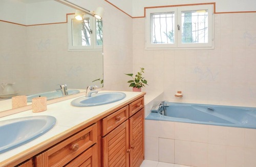 Caremeau House | 4 bedroom accommodation in Nîmes