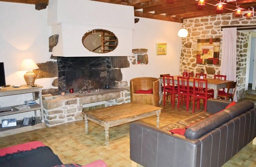 Taden House | 4 bedroom accommodation in Taden