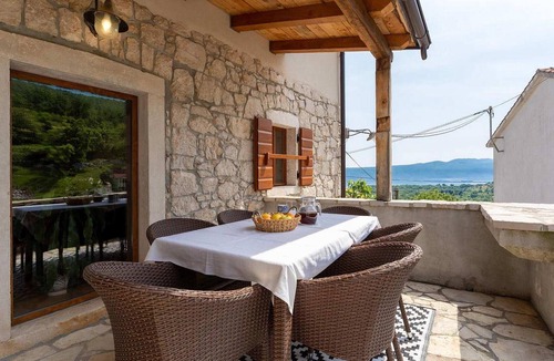 Martina House | 4 bedroom accommodation in Brsec