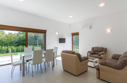 Buici House | 4 bedroom accommodation in Buici
