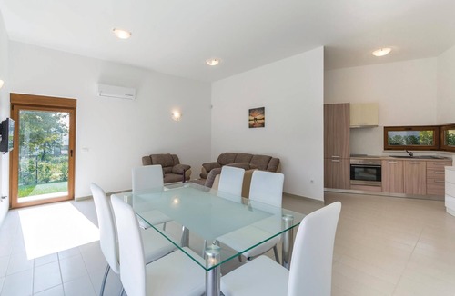 Buici House | 4 bedroom accommodation in Buici