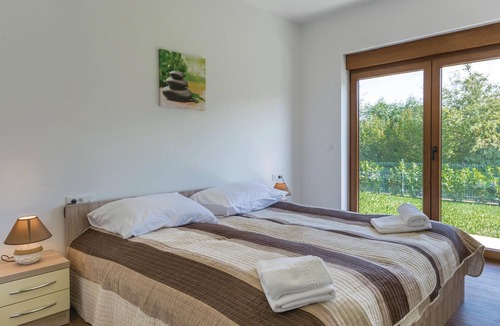 Buici House | 4 bedroom accommodation in Buici