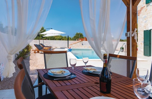 Zaton House | 4 bedroom accommodation in Zaton