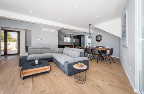 Zaton House | 4 bedroom accommodation in Zaton