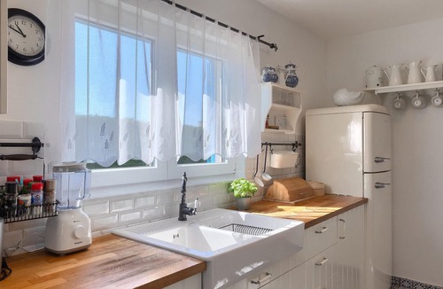 Frata House | 4 bedroom accommodation in Tar