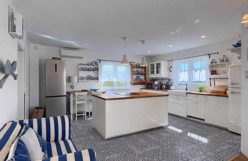 Frata House | 4 bedroom accommodation in Tar