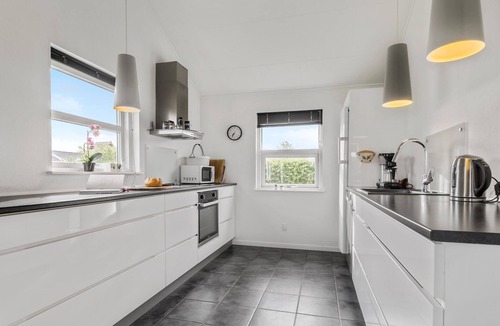 Flovt Strand House | 4 bedroom amazing home in Haderslev
