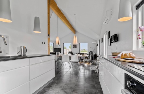 Flovt Strand House | 4 bedroom amazing home in Haderslev