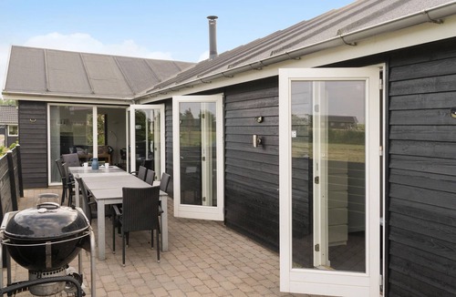 Flovt Strand House | 4 bedroom amazing home in Haderslev