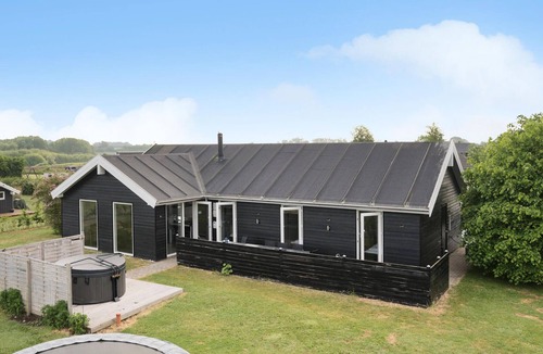 Flovt Strand House | 4 bedroom amazing home in Haderslev