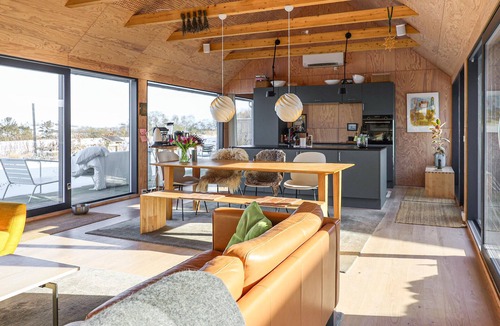 Hjarbæk House | 4 bedroom amazing home in Løgstrup