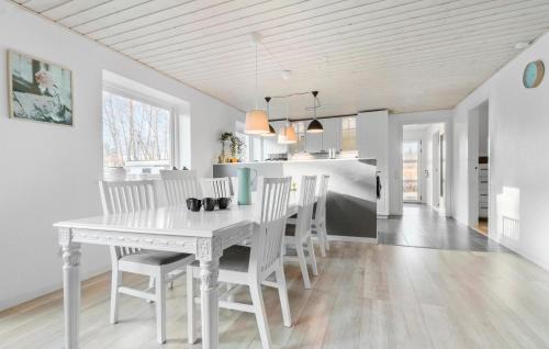 Udbyhøj House | 4 Bedroom Amazing Home In Ørsted