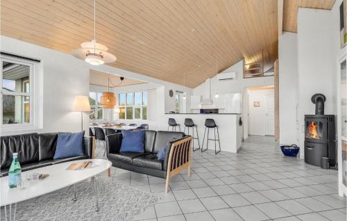 Østerskov House | 4 Bedroom Amazing Home In Humble