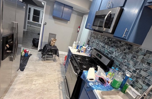 Gresham Apartment | 4-bedroom apartment in fabulous Chicago with AC for your stay