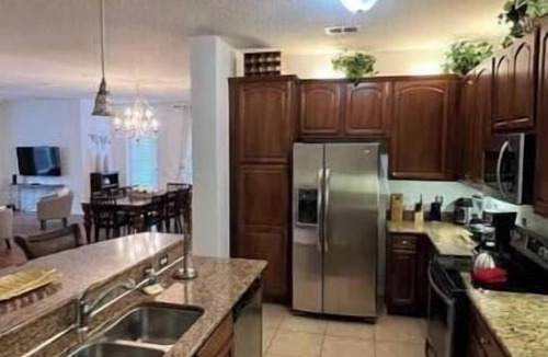 Orlando Apartment | 4-bedroom apartment in enchanting Orlando with WiFi, AC