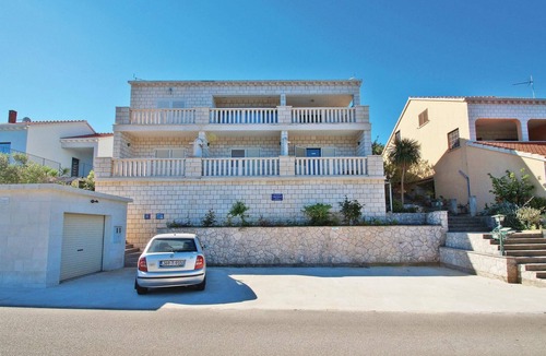 Zrnovo Apartment | 4 bedroom awesome apartment in Korcula