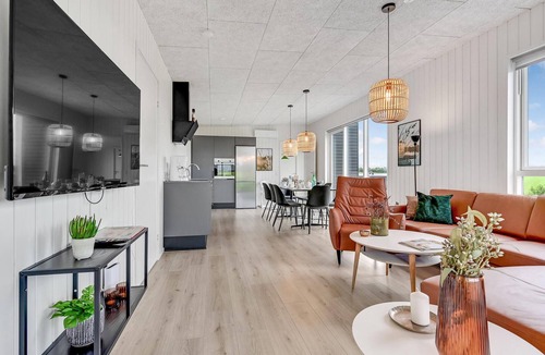 Hjarbæk House | 4 bedroom awesome home in Løgstrup