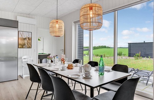 Hjarbæk House | 4 bedroom awesome home in Løgstrup