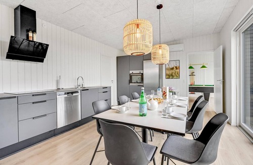 Hjarbæk House | 4 bedroom awesome home in Løgstrup