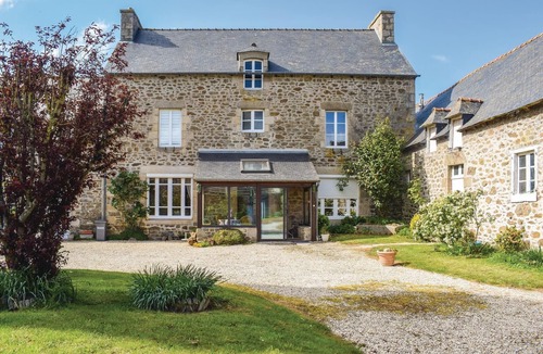 Plancoet House | 4 bedroom awesome home in Plancoet