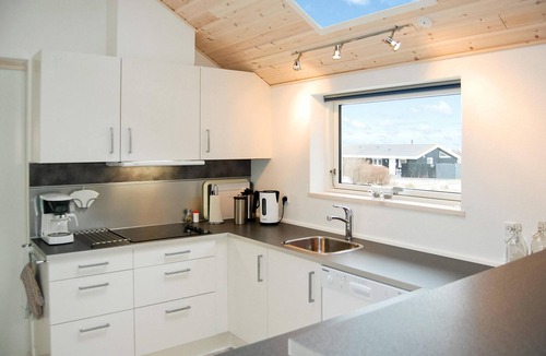 Ronde House | 4 bedroom awesome home in Rønde