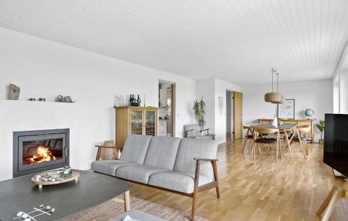 Oddesund Syd House | 4 Bedroom Beach Front Home In Thyholm