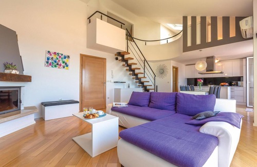 Makarska Apartment | 4 bedroom beach front apartment in Makarska