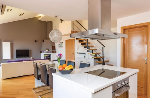 Makarska Apartment | 4 bedroom beach front apartment in Makarska