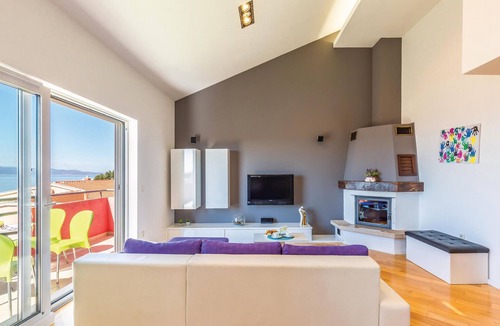 Makarska Apartment | 4 bedroom beach front apartment in Makarska