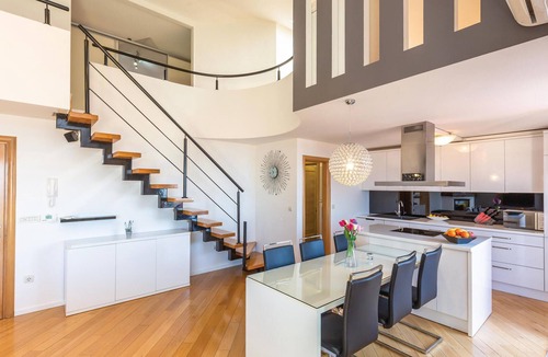 Makarska Apartment | 4 bedroom beach front apartment in Makarska