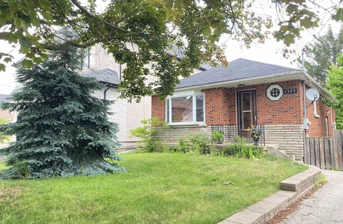 Lakeview House | 4 Bedroom Bungalow In Lakeview Mississauga With 2 Parkings