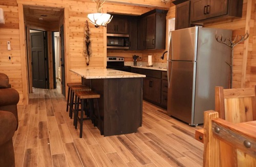 Imperial Cabin | 4 Bedroom Cabin Retreat